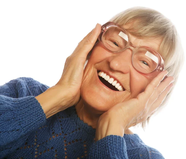 Feliz sorprendida mujer mayor mirando a la cámara — Foto de Stock