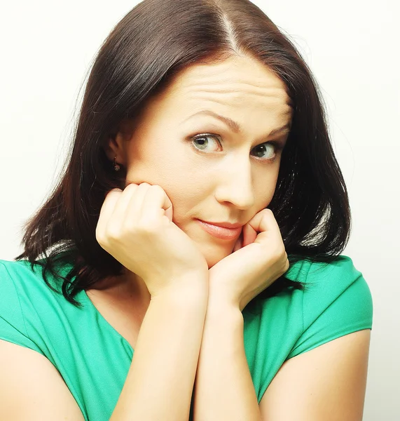 Denkende Frau. Studioaufnahme. — Stockfoto