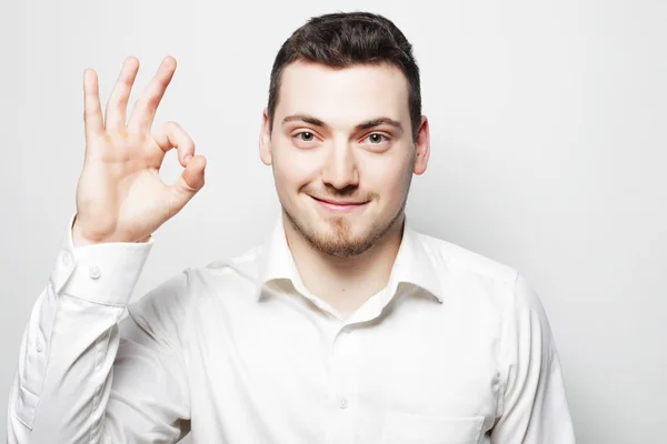 Hombre de negocios va pulgares hacia arriba — Foto de Stock