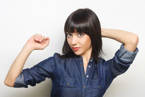 Mooi jong verrast vrouw. — Stockfoto