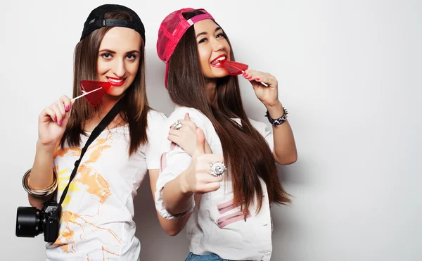 Due giovani belle ragazze hipster — Foto Stock