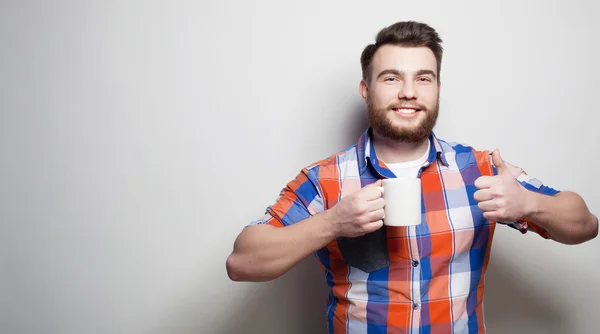 Uomo con una tazza di caffè — Foto Stock