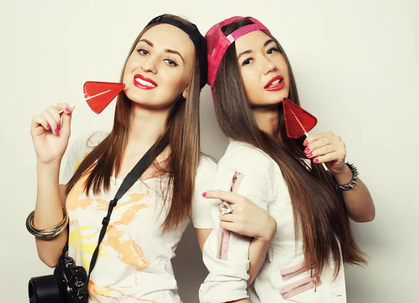 Two young pretty hipster girls — Stock Photo, Image