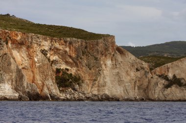 Zakynthos adasındaki mavi mağaralar 
