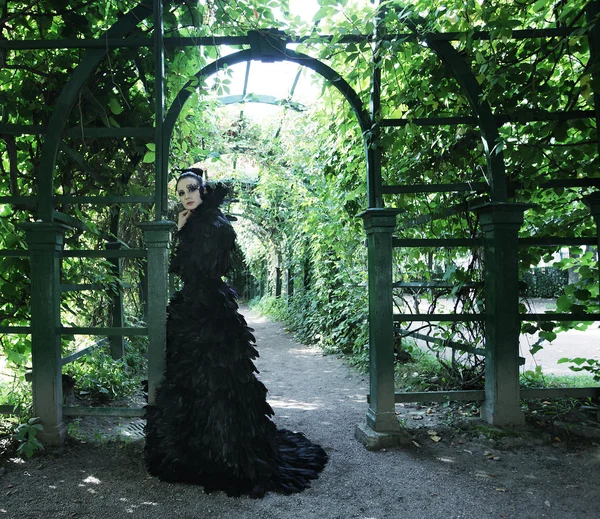 Dark Queen in park — Stock Photo, Image