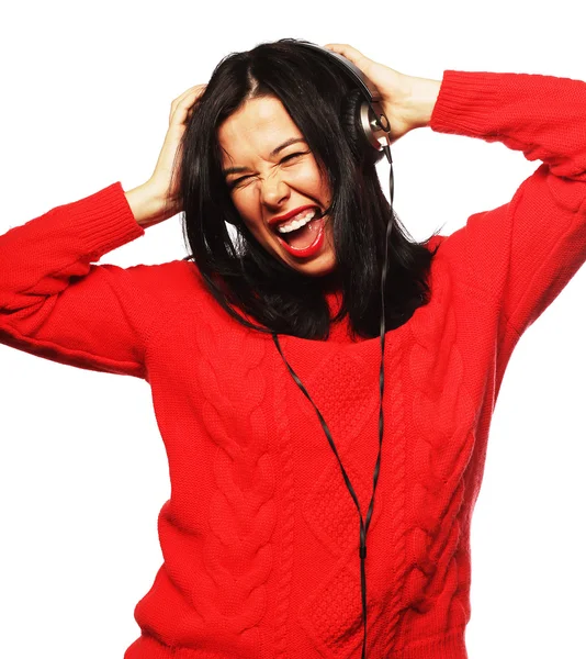 Vrouw met koptelefoon luisteren muziek — Stockfoto