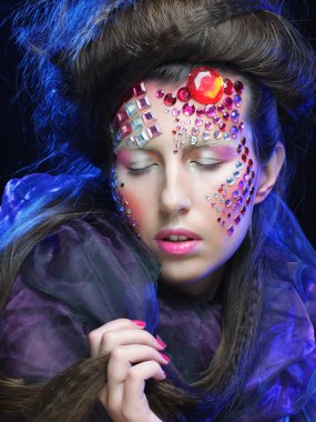 yaratıcı makyaj ile güzel model