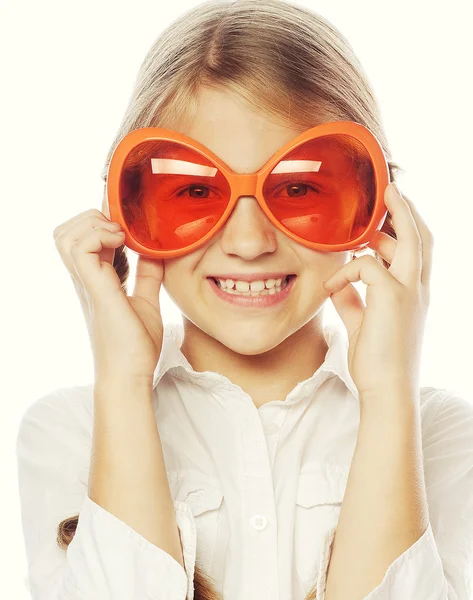 Niña con diversión naranja gafas de carnaval —  Fotos de Stock