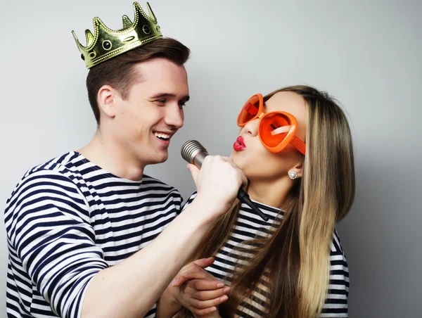 Beautiful young loving couple ready for party. — Stock Photo, Image