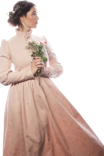 Gyönyörű fiatal menyasszony, rózsaszín ruhás portréja — Stock Fotó