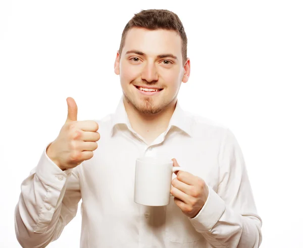 Homem segurando copo branco com café — Fotografia de Stock