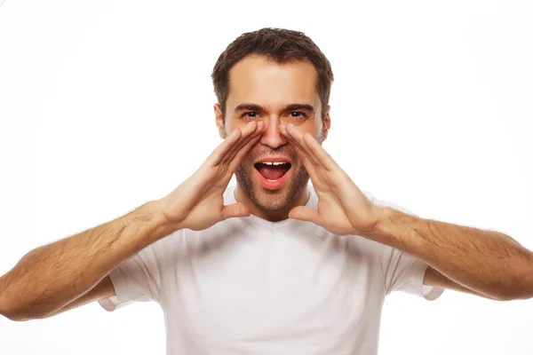 Hombre guapo en camiseta blanca — Foto de Stock