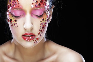 çekici model yüzü parlak sima ile 