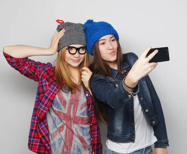 Donne che prendono selfie — Foto Stock