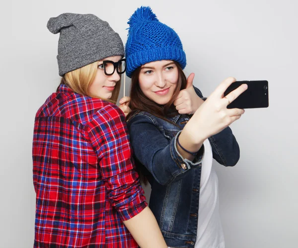 Donne che prendono selfie — Foto Stock