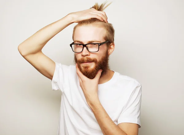 Fiatal szakállas csípő ember — Stock Fotó