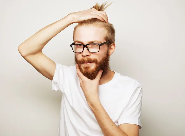 Joven barbudo hipster hombre — Foto de Stock