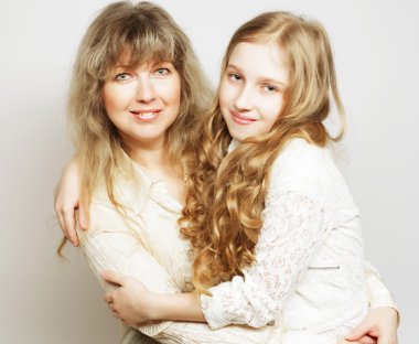 Anne ve kızı, mutlu bir aile