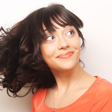 Güzel, genç, şaşkın kadın. 