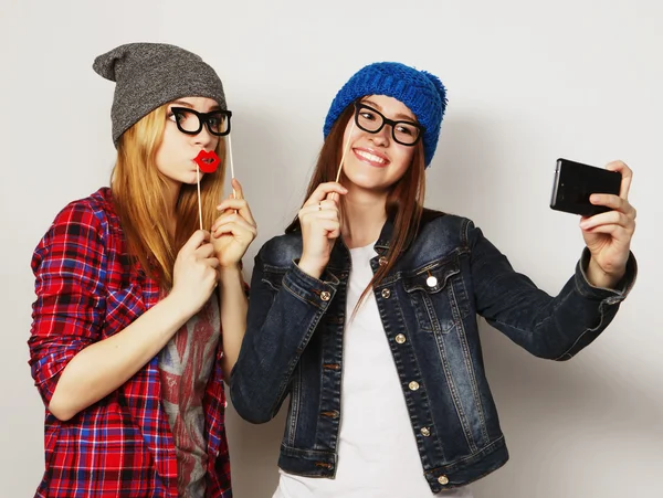 Donne che prendono selfie — Foto Stock