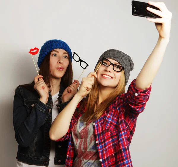 Donne che prendono selfie — Foto Stock