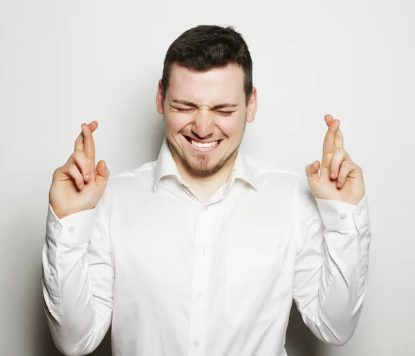 Geschäftsmann im Hemd drückt die Daumen — Stockfoto