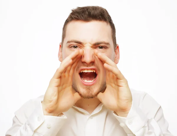 Geschäftsmann im weißen Hemd schreit — Stockfoto