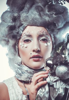 Beyaz arkaplan üzerinde Kar Kraliçesi