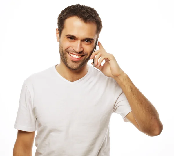 Muž v košili hovoří do telefonu — Stock fotografie