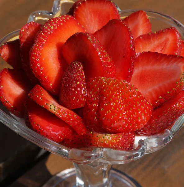 Färska ekologiska jordgubbar frukt — Stockfoto
