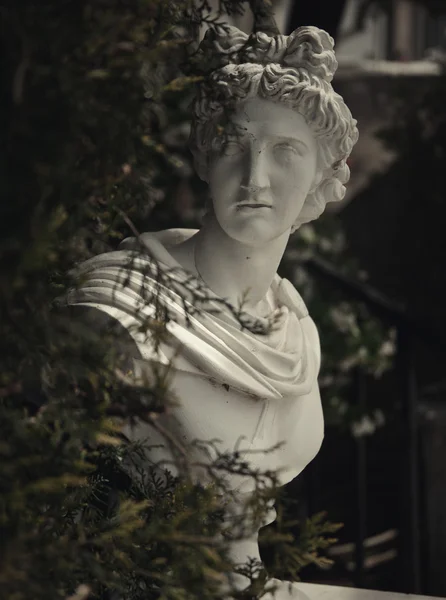 Garden statue in greece — Stock Photo, Image