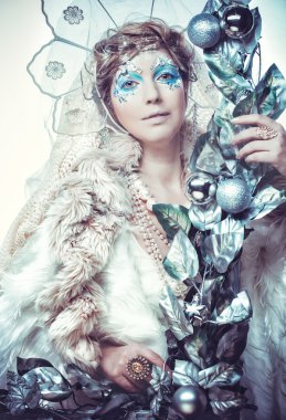 Beyaz arkaplan üzerinde Kar Kraliçesi