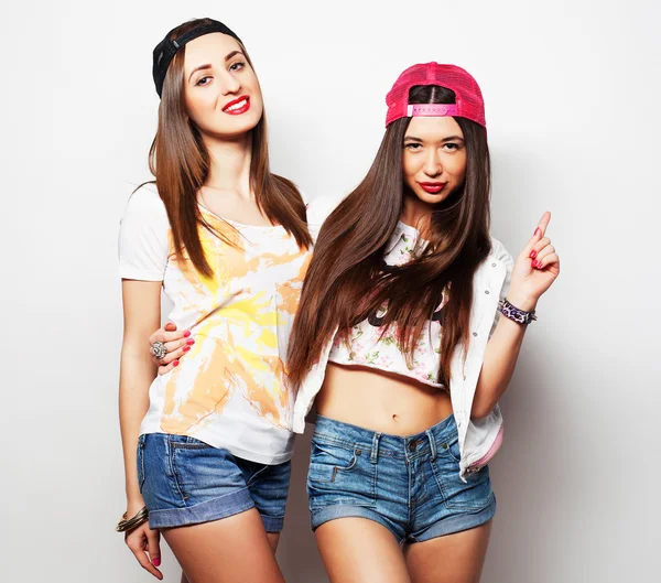 Två unga flicka vänner — Stockfoto