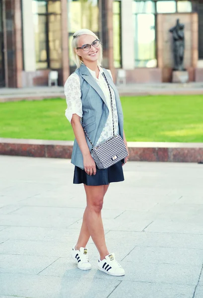 Beautiful stylish young woman on a street — Stock Photo, Image