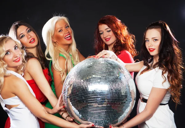 Partygirls mit Discokugel — Stockfoto