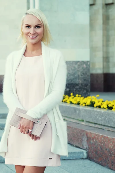 Young woman walking on the street — Stock Photo, Image