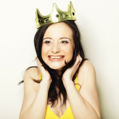 taç olan güzel kadın 