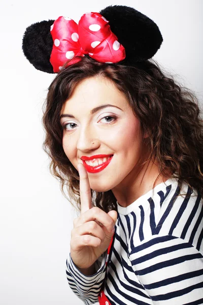 Surpreendida jovem mulher com orelhas de rato — Fotografia de Stock