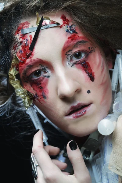 Junge Frau mit kreativem Make-up. Halloween-Thema. — Stockfoto