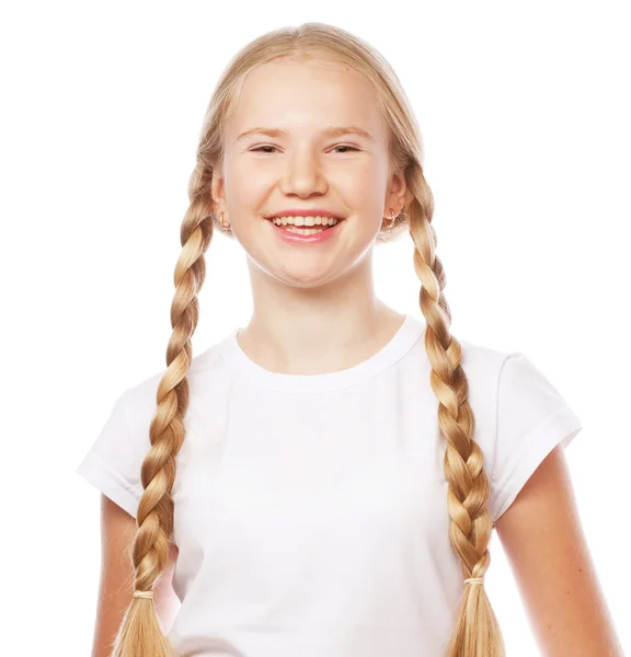 Portret van een prachtige Europese blond meisje met vlechten. — Stockfoto
