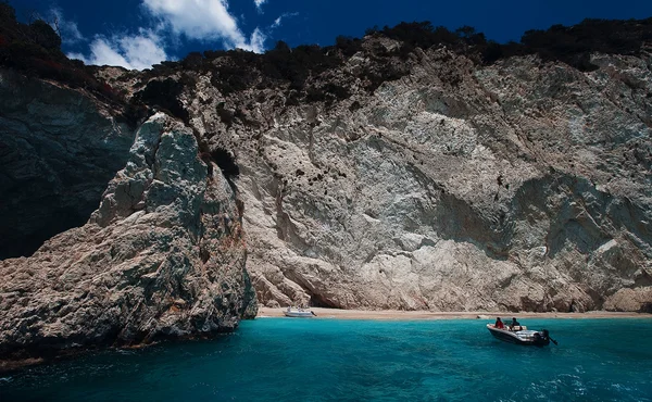 Grutas azuis na ilha de Zakynthos — Fotografia de Stock