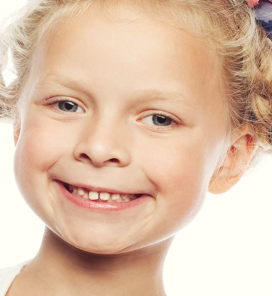 Krásná usměvavá dívka — Stock fotografie