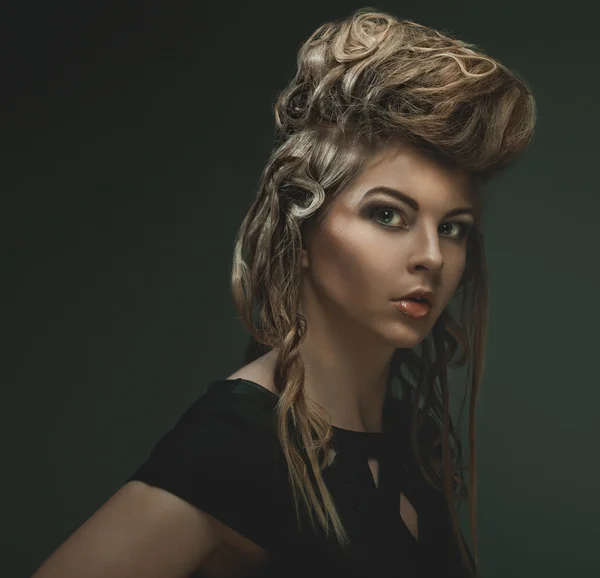 Şık zarif bayanın saç modeli — Stok fotoğraf