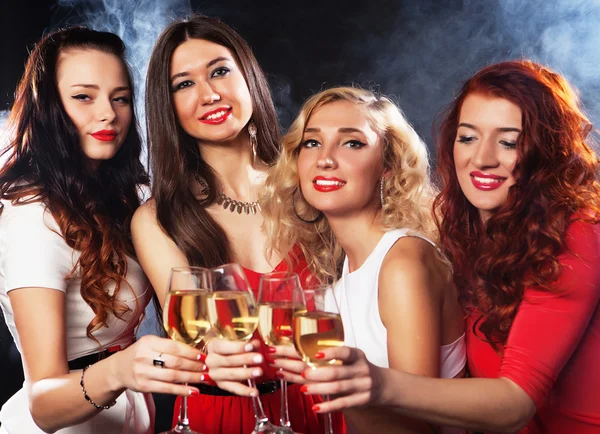 Girls clinking flutes with sparkling wine — Stock Photo, Image