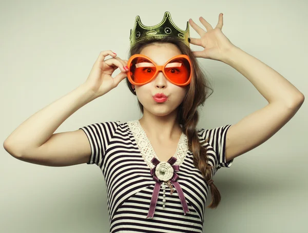 Mujer joven con grandes gafas de fiesta —  Fotos de Stock