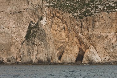 Zakynthos adasındaki mavi mağaralar 