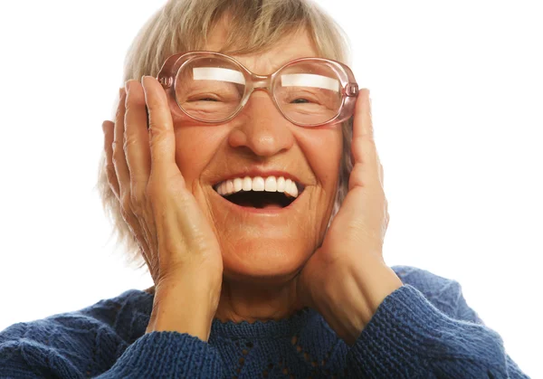 Feliz sorprendida mujer mayor mirando a la cámara — Foto de Stock