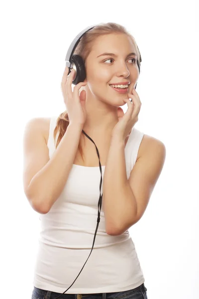 Mujer con auriculares escuchando música . —  Fotos de Stock