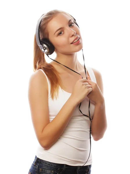 Mujer con auriculares escuchando música . — Foto de Stock