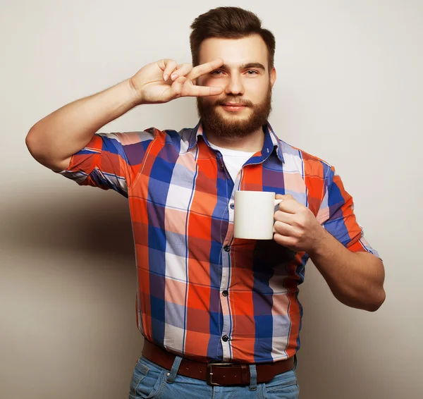 Hombre bebiendo una taza de café —  Fotos de Stock